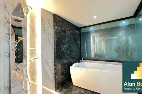 Casa de 5 dormitorios en Pattaya, Tailandia № 211075 - foto 5