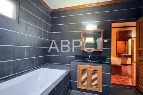 Casa de 3 dormitorios en Pattaya, Tailandia № 211822 - foto 4