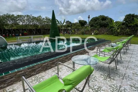 Casa de 8 dormitorios en Pattaya, Tailandia № 211824 - foto 9