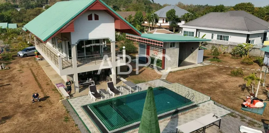 Casa de 8 dormitorios en Pattaya, Tailandia № 211824