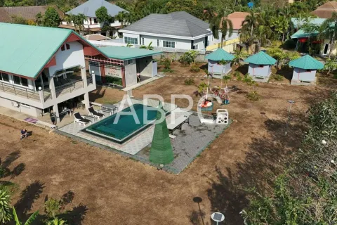 Casa de 8 dormitorios en Pattaya, Tailandia № 211824 - foto 15