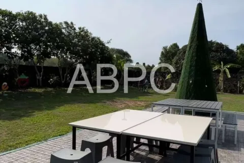 Casa de 8 dormitorios en Pattaya, Tailandia № 211824 - foto 2