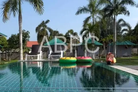 Casa de 8 dormitorios en Pattaya, Tailandia № 211824 - foto 8