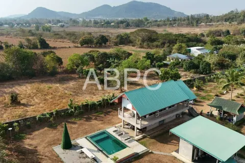 Casa de 8 dormitorios en Pattaya, Tailandia № 211824 - foto 4
