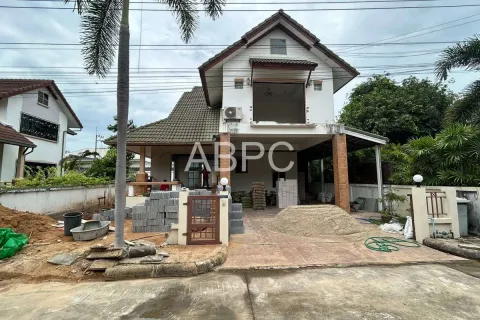 Casa de 4 dormitorios en Pattaya, Tailandia № 211825 - foto 2