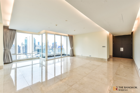 Condo in Bangkok, Thailand, 3 bedrooms № 189813 - photo 3