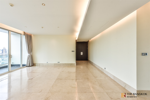 Condo in Bangkok, Thailand, 3 bedrooms № 189813 - photo 2