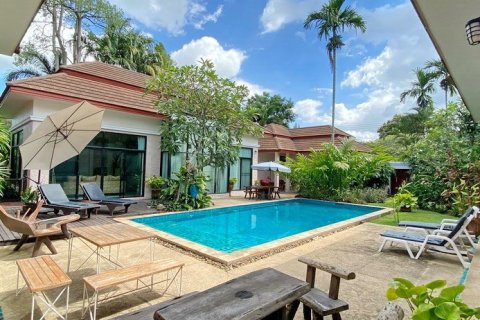 House in Pattaya, Thailand 4 bedrooms № 223080
