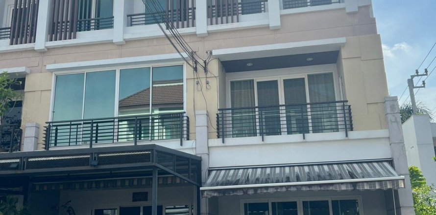 Таунхаус в Лат Пхрау, Бангкок, Таиланд с 3 спальнями  № 148734