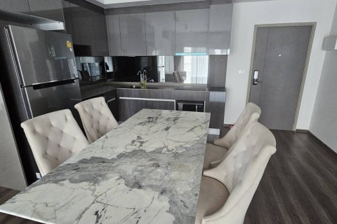 Кондоминиум с 2 спальнями в Хуай Кванге, Бангкок, Таиланд № 154907 - фото 8