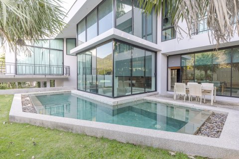 Villa in Kathu, Thailand 3 bedrooms № 154909 - photo 1