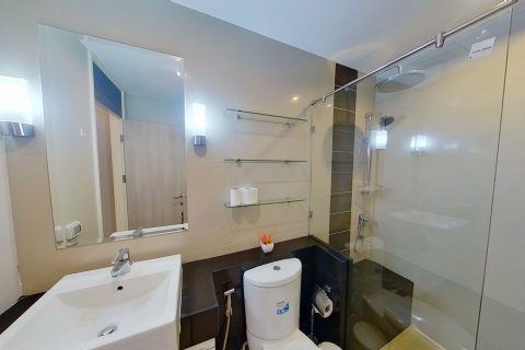 Condo à Huai Khwang, Bangkok, Thaïlande, 2 chambres  № 137570 - photo 8