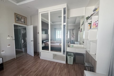 Maison à Hang Dong, Thaïlande 5 chambres № 163166 - photo 4