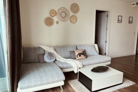 Condo in Bangkok, Thailand, 2 bedrooms  № 134538 - photo 2