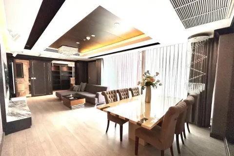 Condo in Watthana, Bangkok, Thailand, 3 bedrooms  № 154342 - photo 2