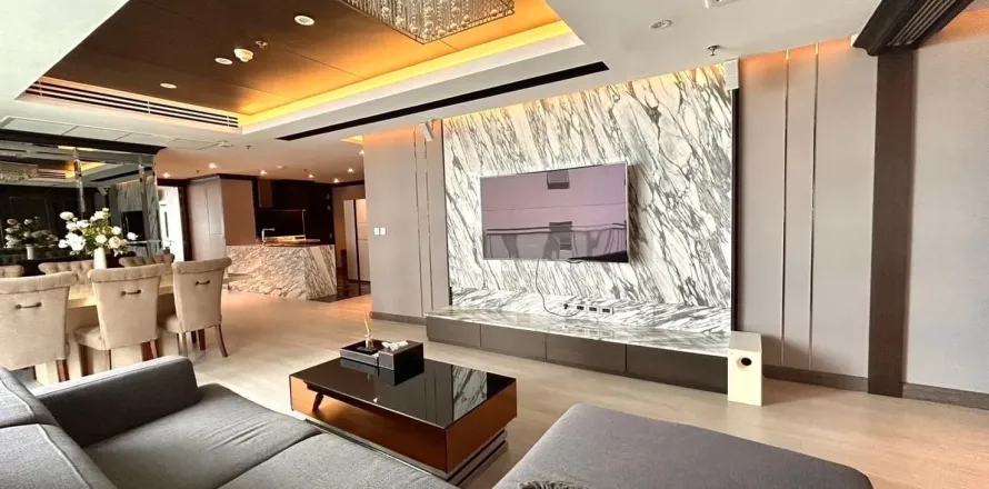 Condo in Watthana, Bangkok, Thailand, 3 bedrooms  № 154342