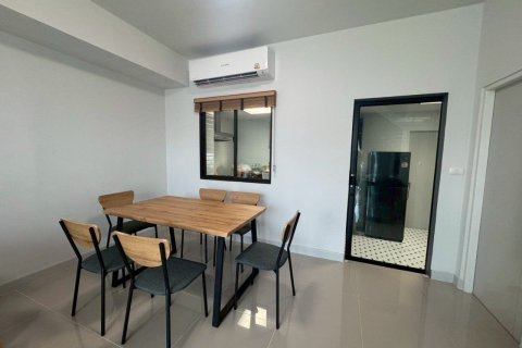 Townhouse in Samut Prakan, Thailand 3 bedrooms № 154345 - photo 2