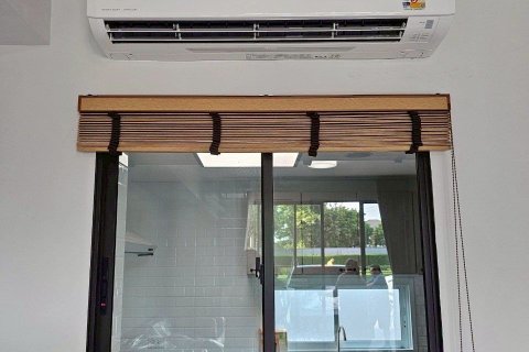 Townhouse in Samut Prakan, Thailand 3 bedrooms № 154345 - photo 9