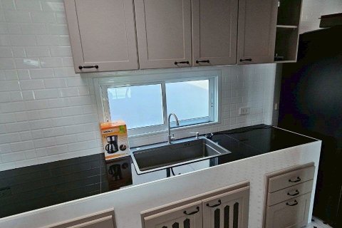 Townhouse in Samut Prakan, Thailand 3 bedrooms № 154345 - photo 4