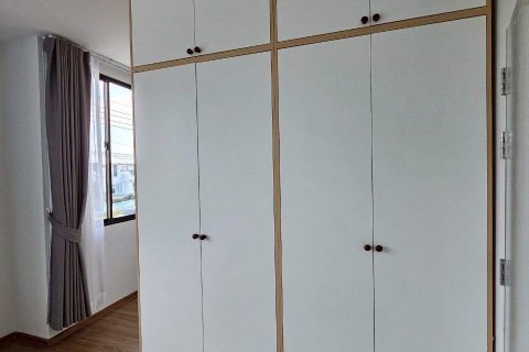 Townhouse in Samut Prakan, Thailand 3 bedrooms № 154345 - photo 11