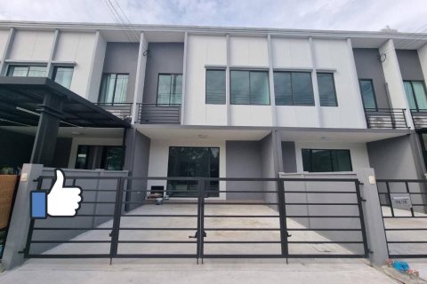 Townhouse in Samut Prakan, Thailand 3 bedrooms № 154345 - photo 1