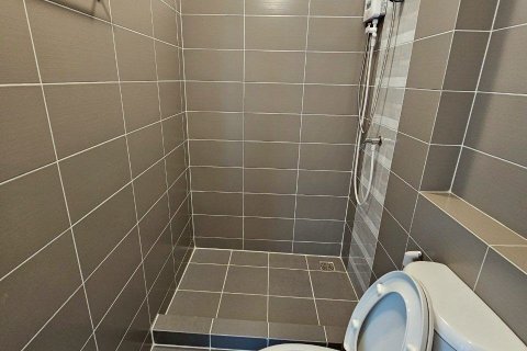 Townhouse in Samut Prakan, Thailand 3 bedrooms № 154345 - photo 14