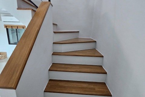 Townhouse in Samut Prakan, Thailand 3 bedrooms № 154345 - photo 15