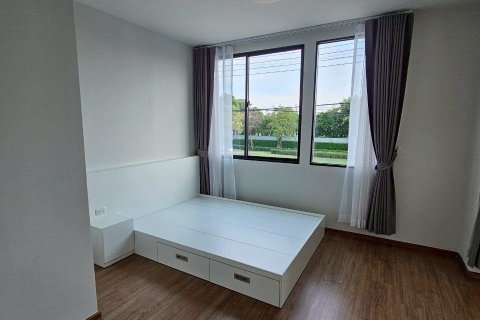 Townhouse in Samut Prakan, Thailand 3 bedrooms № 154345 - photo 10