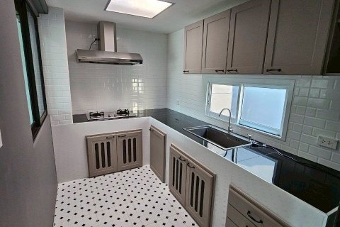Townhouse in Samut Prakan, Thailand 3 bedrooms № 154345 - photo 3