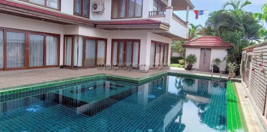 Casa de 6 dormitorios en Pattaya, Tailandia № 213071