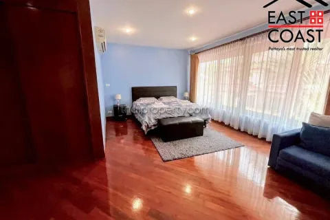 Casa de 6 dormitorios en Pattaya, Tailandia № 213071 - foto 3