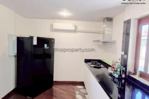 Casa de 6 dormitorios en Pattaya, Tailandia № 213071 - foto 9