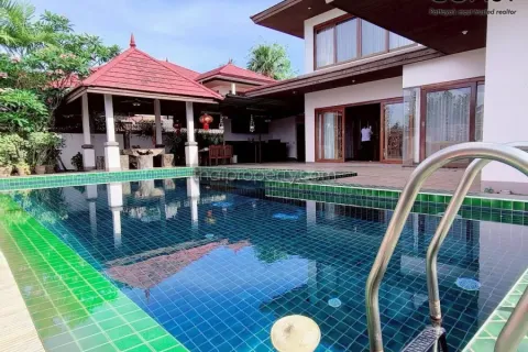 Casa de 6 dormitorios en Pattaya, Tailandia № 213071 - foto 15