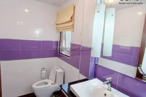 Casa de 6 dormitorios en Pattaya, Tailandia № 213071 - foto 26