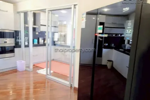Casa de 6 dormitorios en Pattaya, Tailandia № 213071 - foto 12