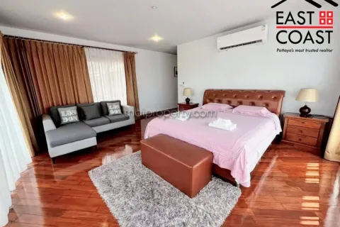 Casa de 6 dormitorios en Pattaya, Tailandia № 213071 - foto 2