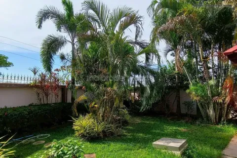 Casa de 6 dormitorios en Pattaya, Tailandia № 213071 - foto 17