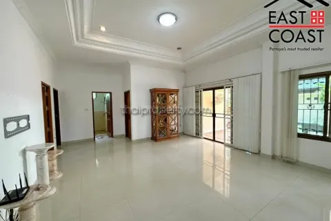 Casa de 3 dormitorios en Pattaya, Tailandia № 213068 - foto 8