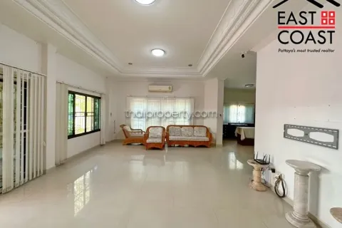 Casa de 3 dormitorios en Pattaya, Tailandia № 213068 - foto 7
