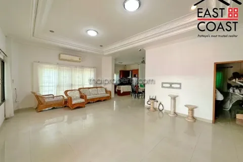 Casa de 3 dormitorios en Pattaya, Tailandia № 213068 - foto 6