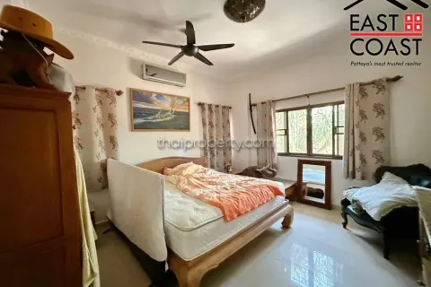 Casa de 3 dormitorios en Pattaya, Tailandia № 213068 - foto 14