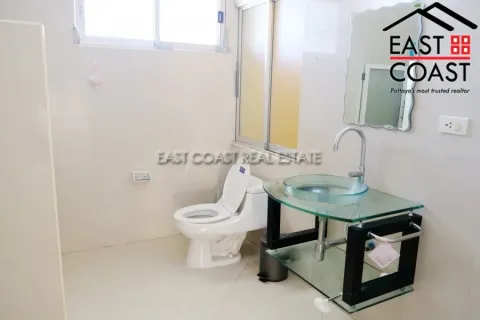 Casa de 3 dormitorios en Pattaya, Tailandia № 213067 - foto 17