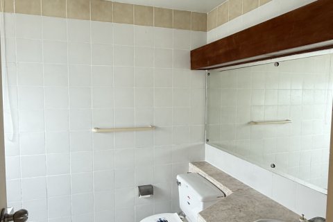 Condo à Yan Nawa, Bangkok, Thaïlande, 2 chambres № 139221 - photo 15