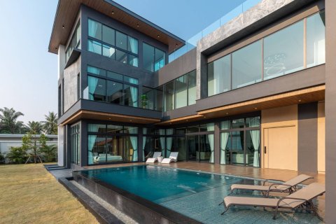 House in Pattaya, Thailand 6 bedrooms № 180569 - photo 2