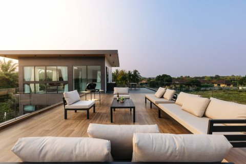 House in Pattaya, Thailand 6 bedrooms № 180569 - photo 13