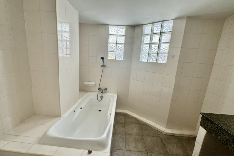 Townhouse in Bangkok, Thailand 8 bedrooms № 190467 - photo 12