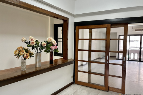 Townhouse in Bangkok, Thailand 8 bedrooms № 190467 - photo 11