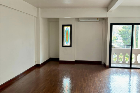 Townhouse in Bangkok, Thailand 8 bedrooms № 190467 - photo 7