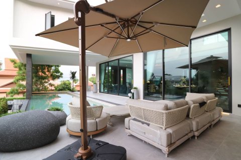Villa in Pattaya, Thailand 7 bedrooms № 151490 - photo 7