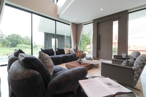Villa in Pattaya, Thailand 7 bedrooms № 151490 - photo 13